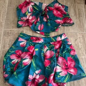 Size small two piece tropical set - boutique